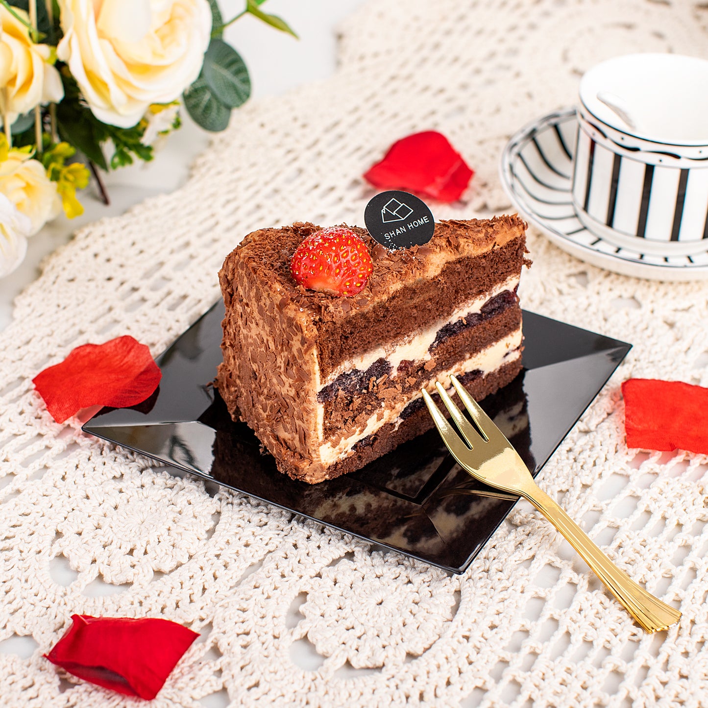 100pcs Black Square Plastic Dessert Plates with 100pcs Gold Dessert Forks,Black Appetizer Salad Square Plates,Elegant Square Black Salad Plates,Square Cake Plates for Party,Afternoon Tea