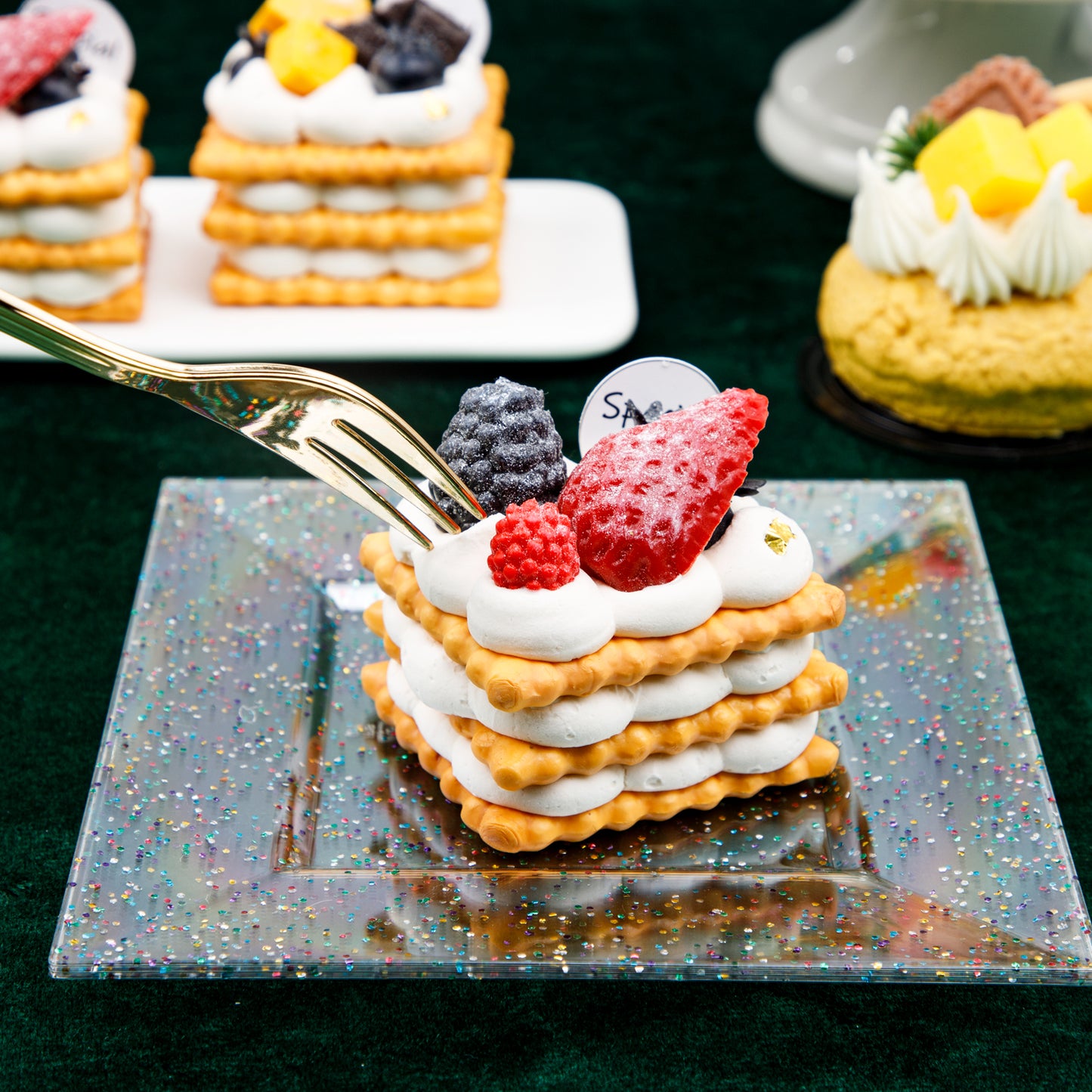 Plastic Square Plates, Glitter Design, 100pcs, 6'' Dishware, BPA Free, Reusable with Caveats, Clear