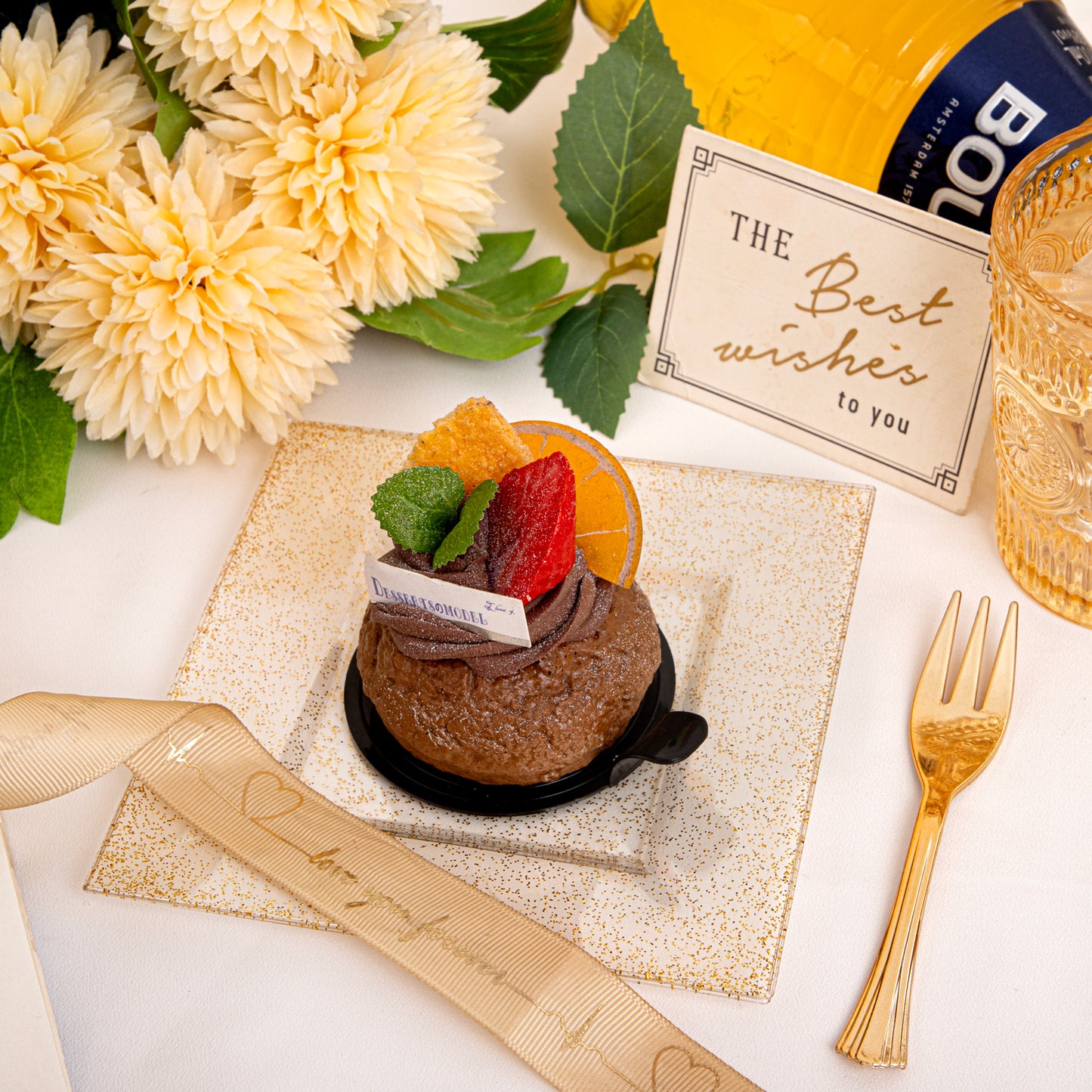 200Pcs 6" Dessert Plates Gold Glitter with Gold Plastic Forks 5.7",Plastic Square Plates for 100 Guests,Party Plastic Salad Plates Appetizer Square Plates Suit for Party, Wedding, Birthday